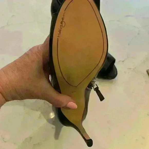 Super cute Halogen  peep toe black booties .  Size 9M New without tags - Picture 4 of 5